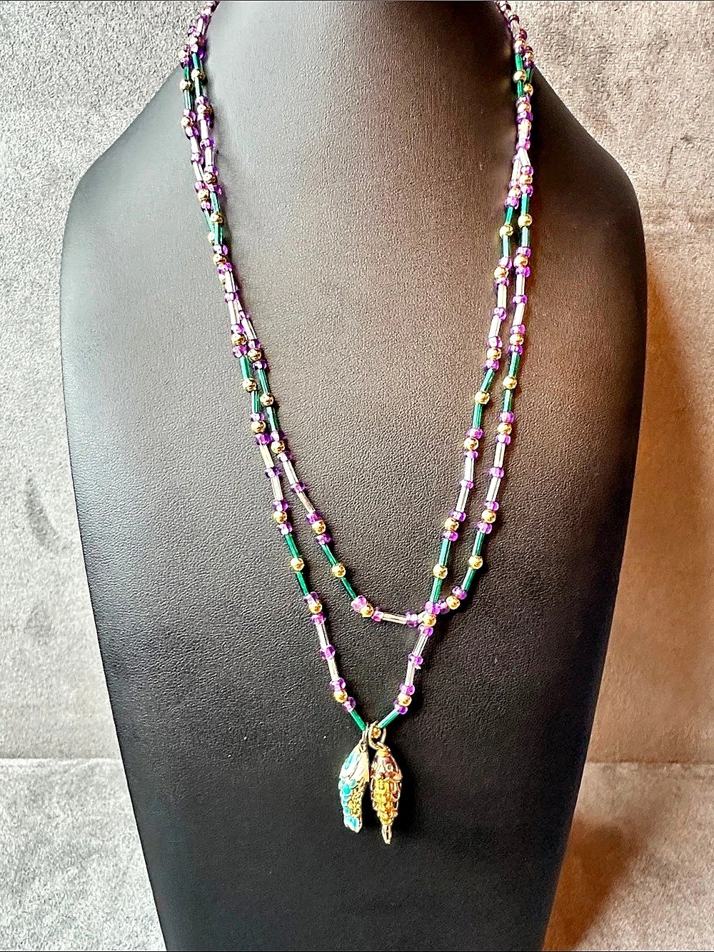Vintage cloisonné fish pendant single strand beaded necklace
